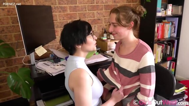 Lesbians Txxx Video